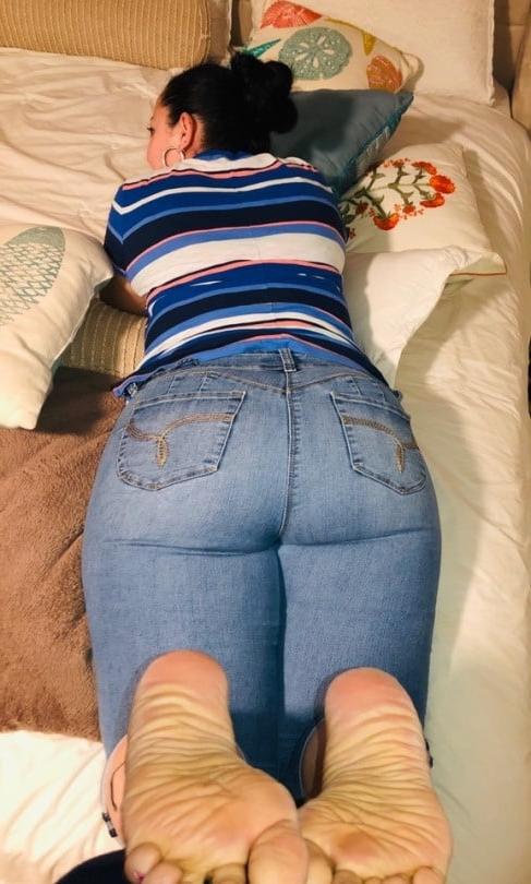 25P Exposed latina mature slut with fat ass and wrinkled feet