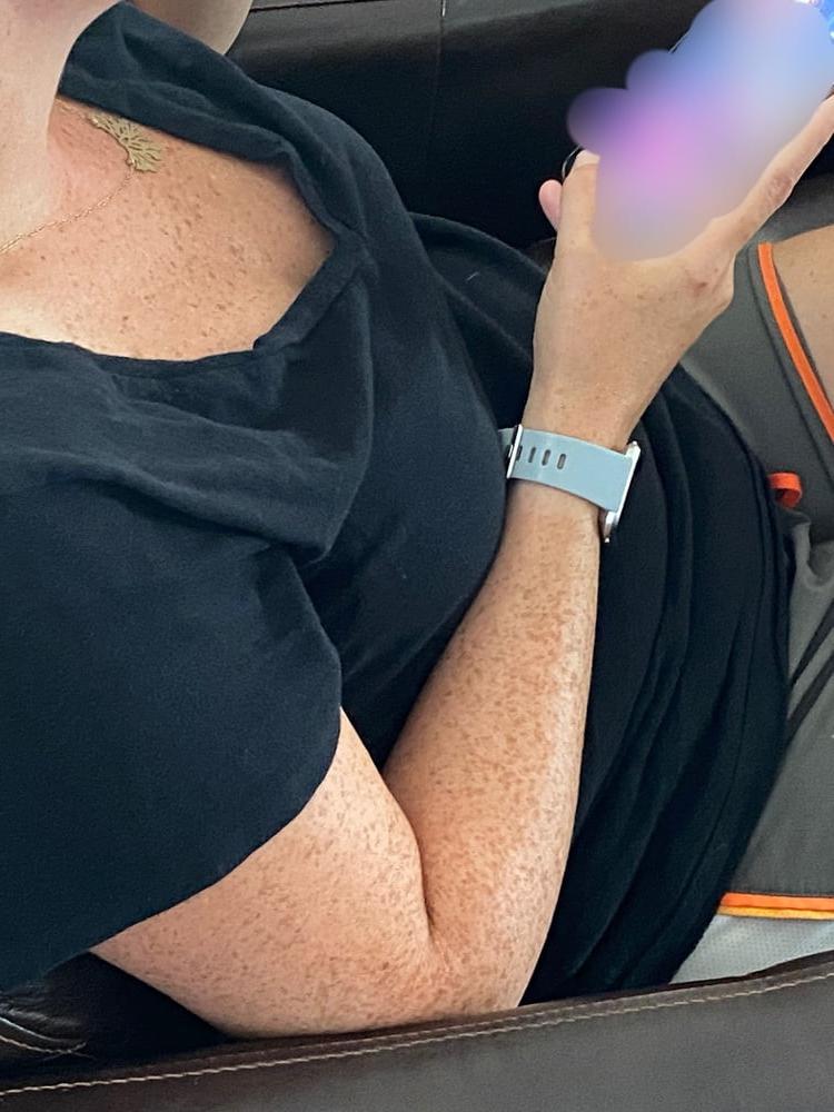 10P Buddys freckled wife