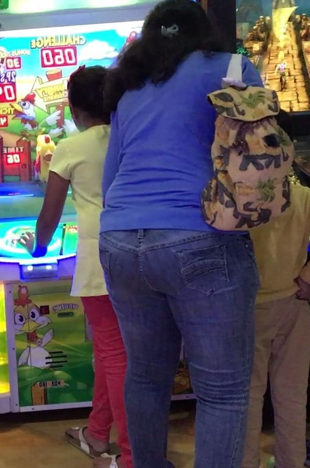 25P Indian curvy aunty 1011