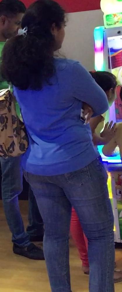 25P Indian curvy aunty 1011