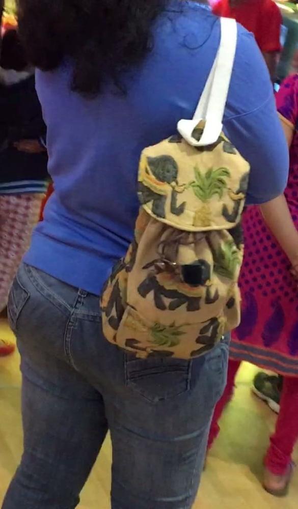 25P Indian curvy aunty 1011