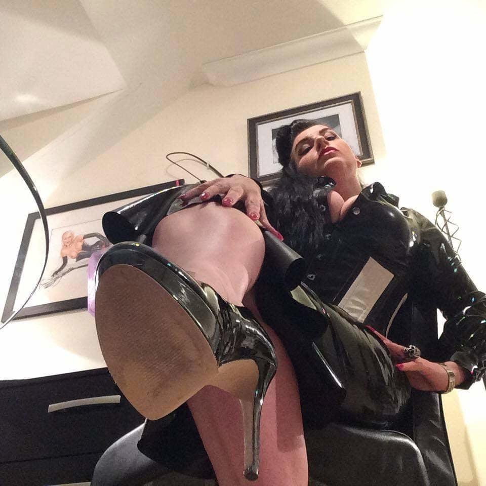 17P Mistress Ava Von Medisin