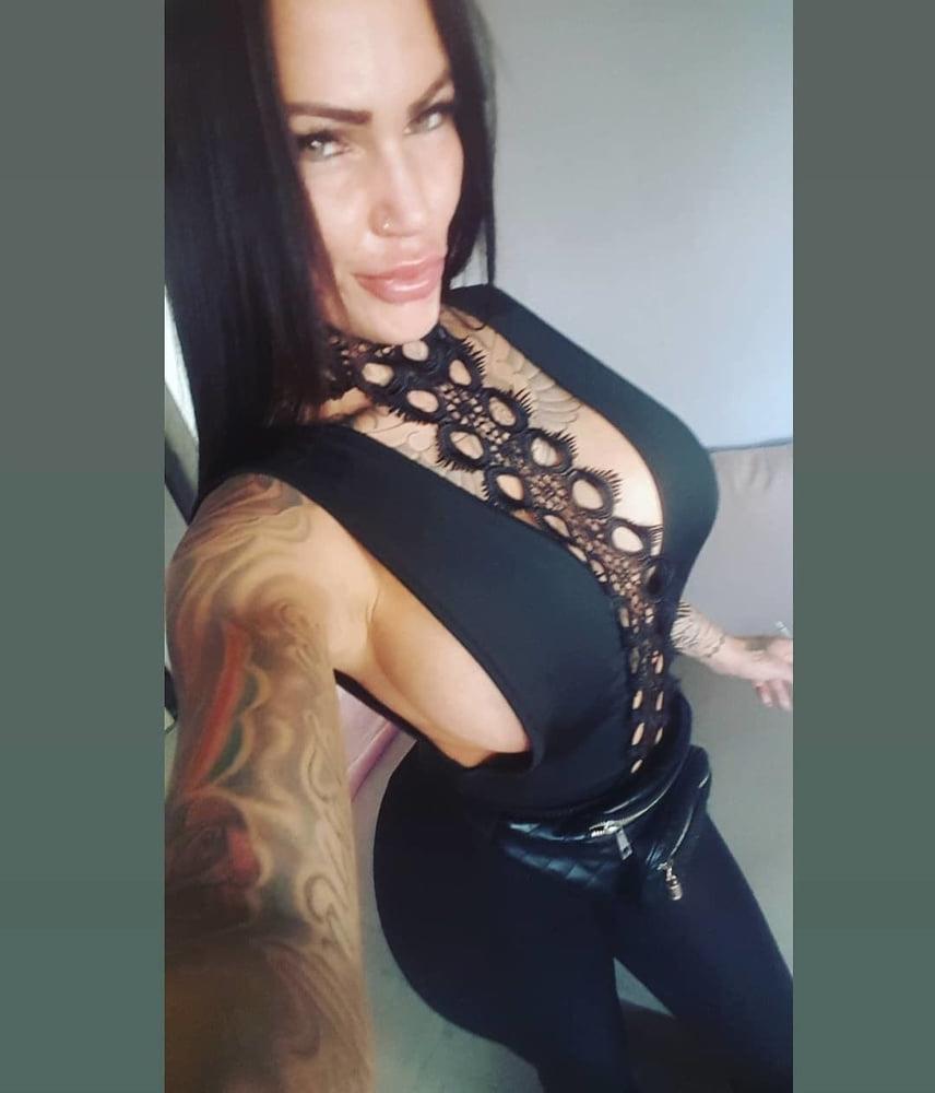25P Tattooed Big Tits Dutch Bimbo Mar
