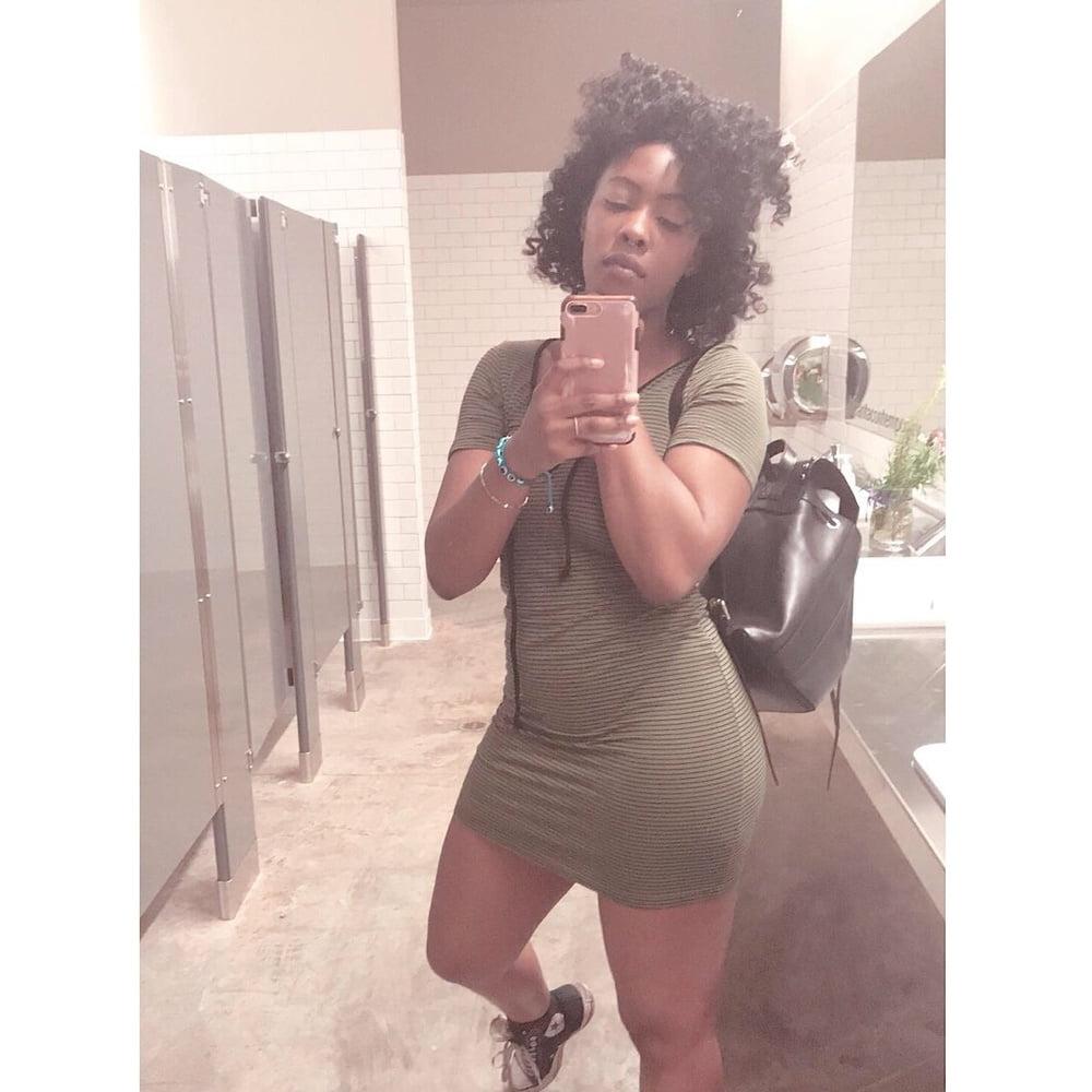 25P Unknown Curvy Black Women 25