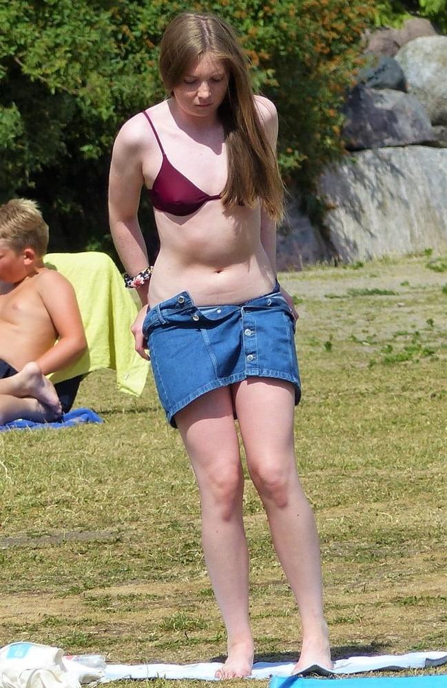 7P Public teen changing 2