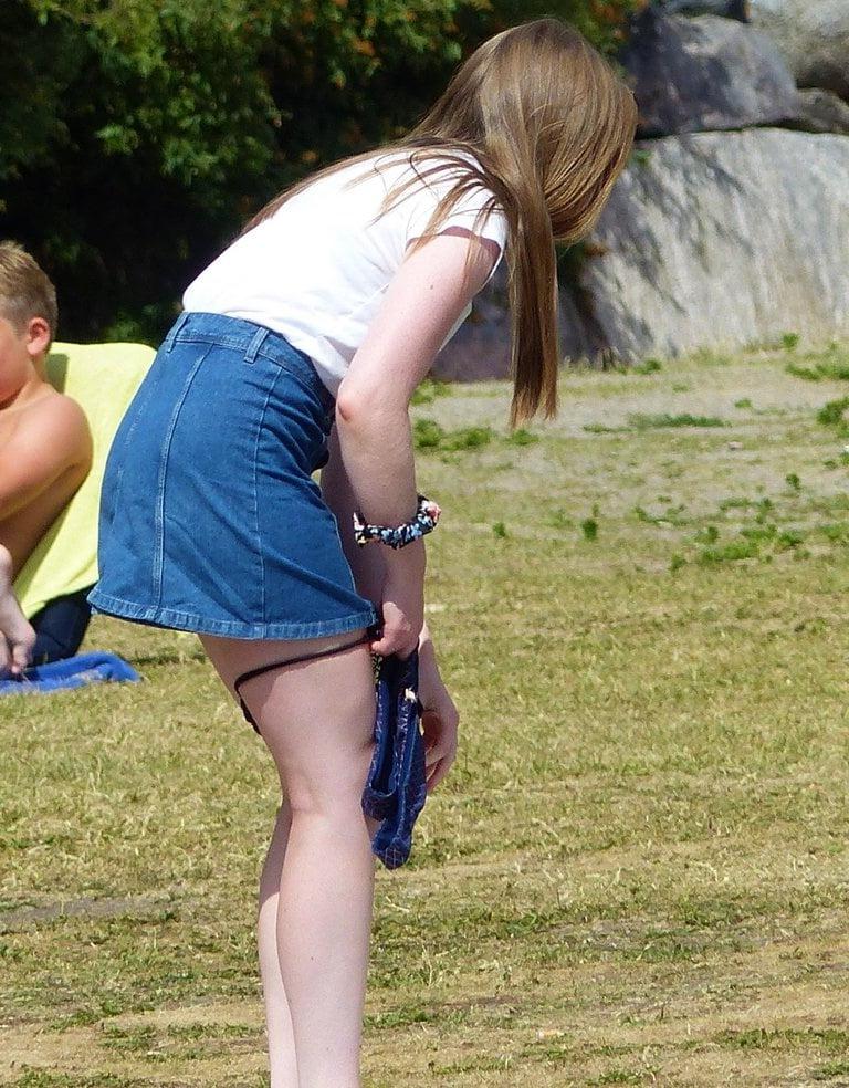 7P Public teen changing 2