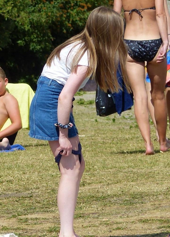 7P Public teen changing 2