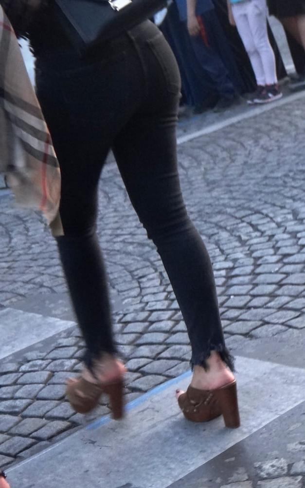 25P Sexy arabian with hot ass in high heels mules (pt1)