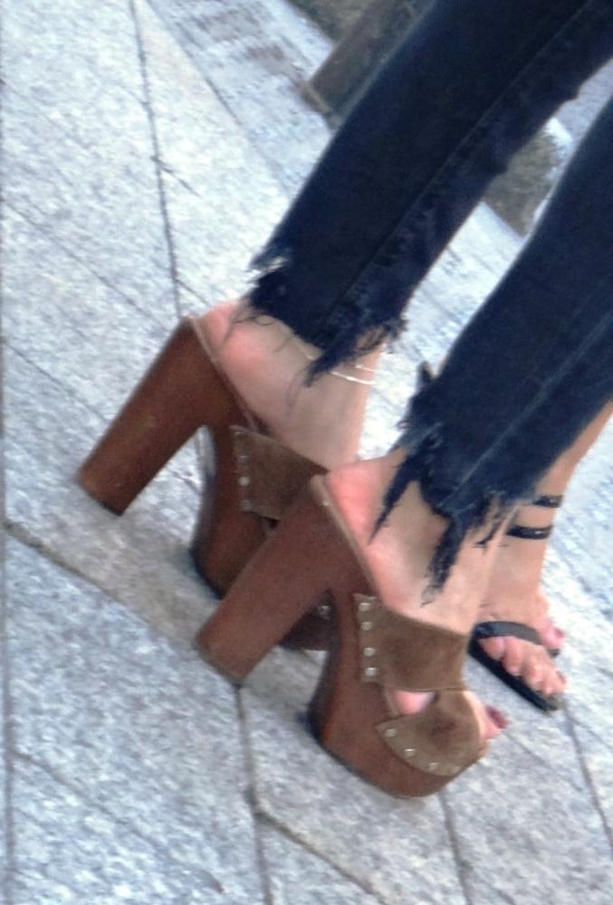 25P Sexy arabian with hot ass in high heels mules (pt1)