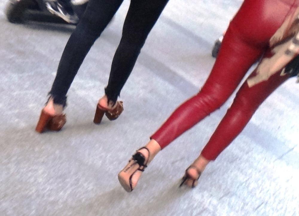 25P Sexy arabian with hot ass in high heels mules (pt1)