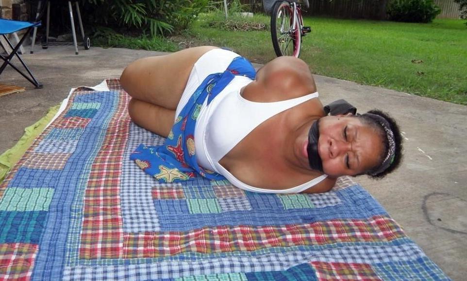 15P Olgun dolgun anne mature mom legs bacaklar wife evli kadin