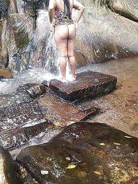 25P bathing girls
