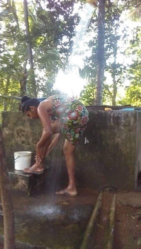 25P bathing girls