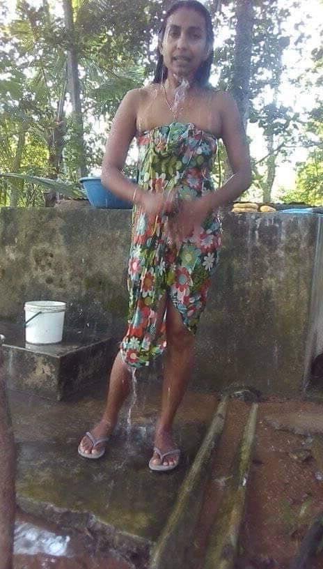 25P bathing girls