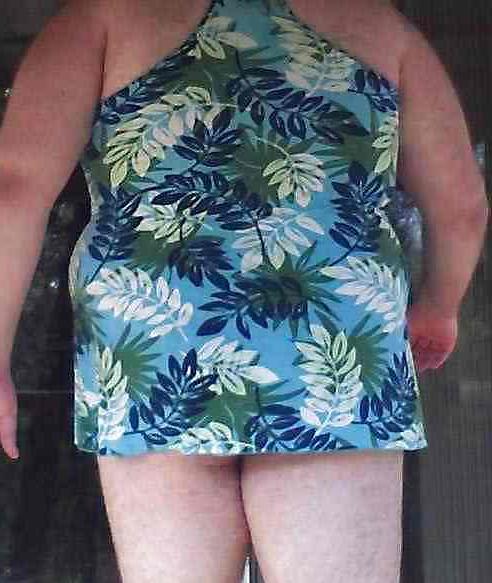 25P Thong outside