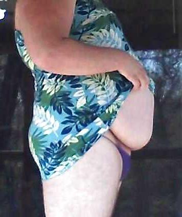 25P Thong outside