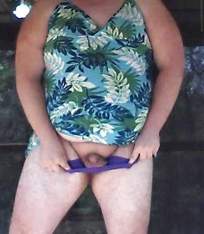 25P Thong outside