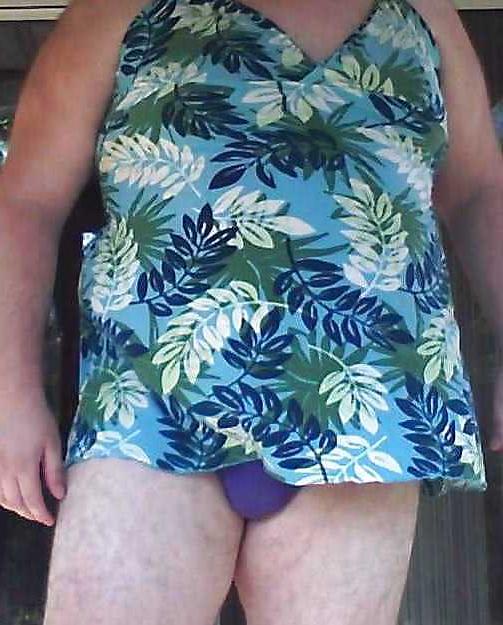 25P Thong outside