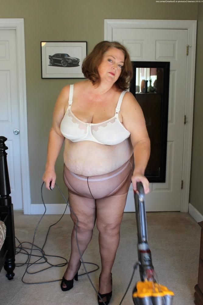 25P Hoodyman SSBBW 348 : Play with J J BBW fat piggy !