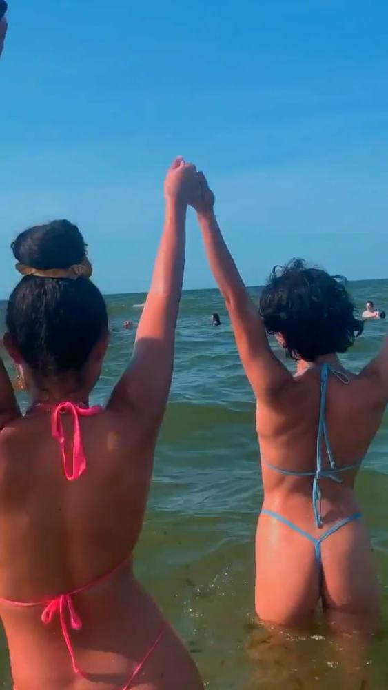 8P Rowan Blanchard - Tiny swimsuits