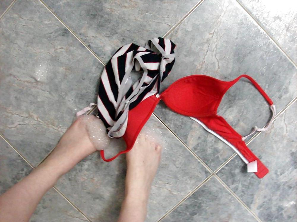 18P REDHEAD BATHING