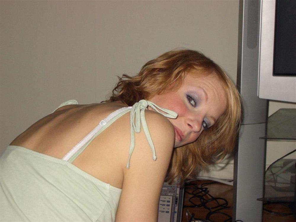 19P Horny Anna in her skinny Wrangler jeans