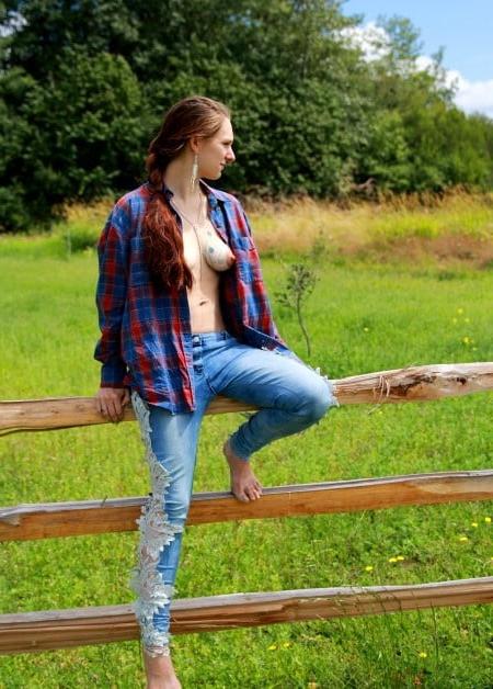 25P Boobs and jeans