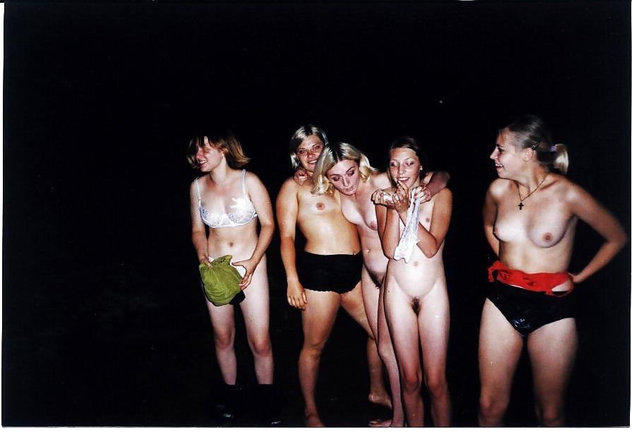 25P GIRLS TOGETHER: TEENS GET THEIR TITS OUT