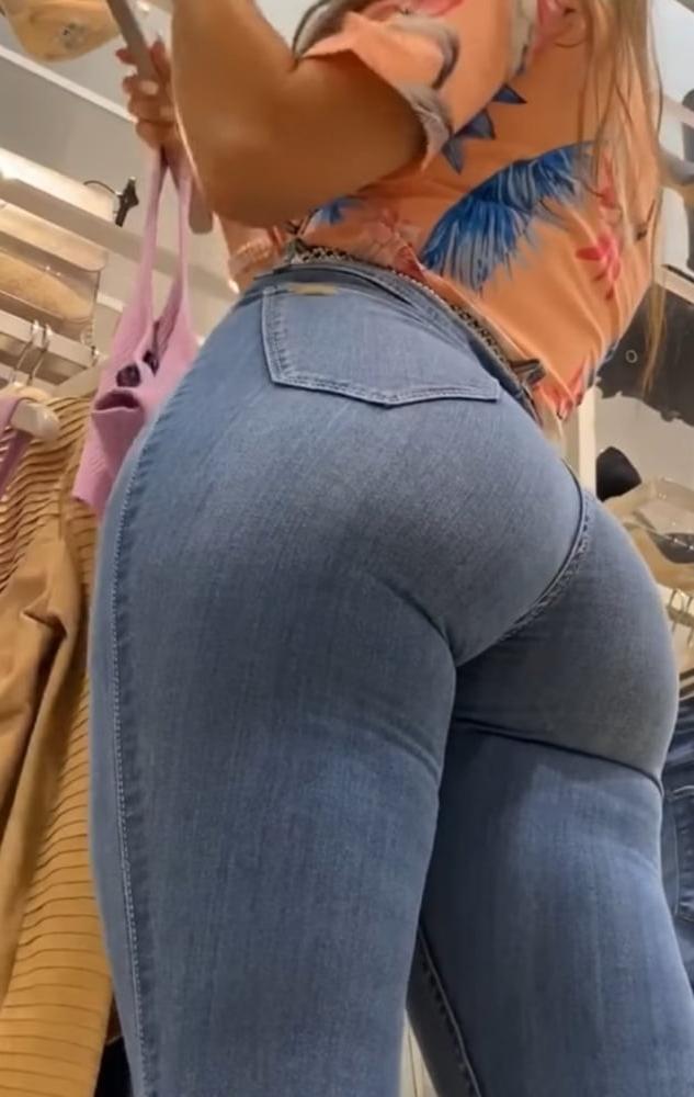 15P Great Ass in Jeans