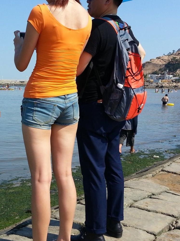 25P Voyeur: Chinese small bums in shorts...