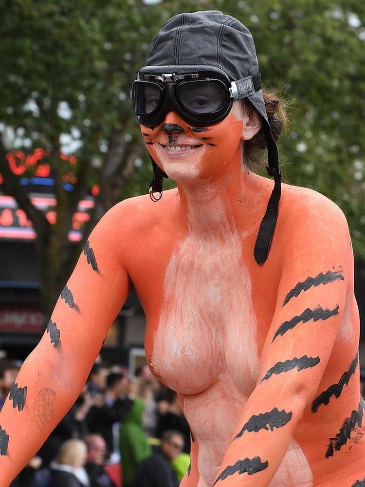 25P public nudity