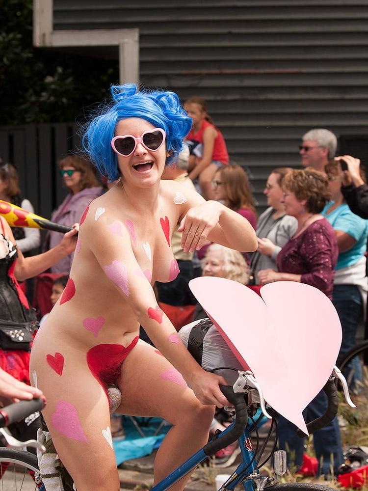 25P public nudity