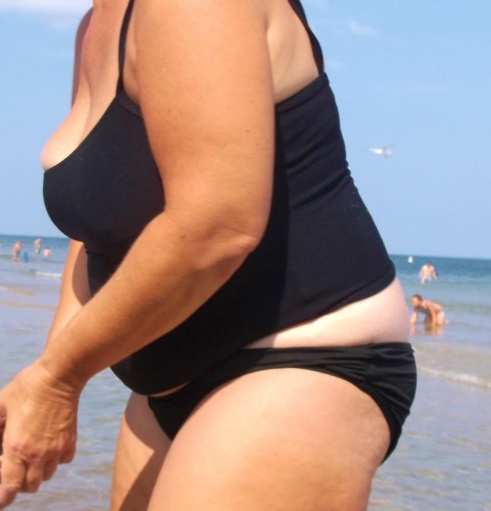 10P Big Tits Beach Wife