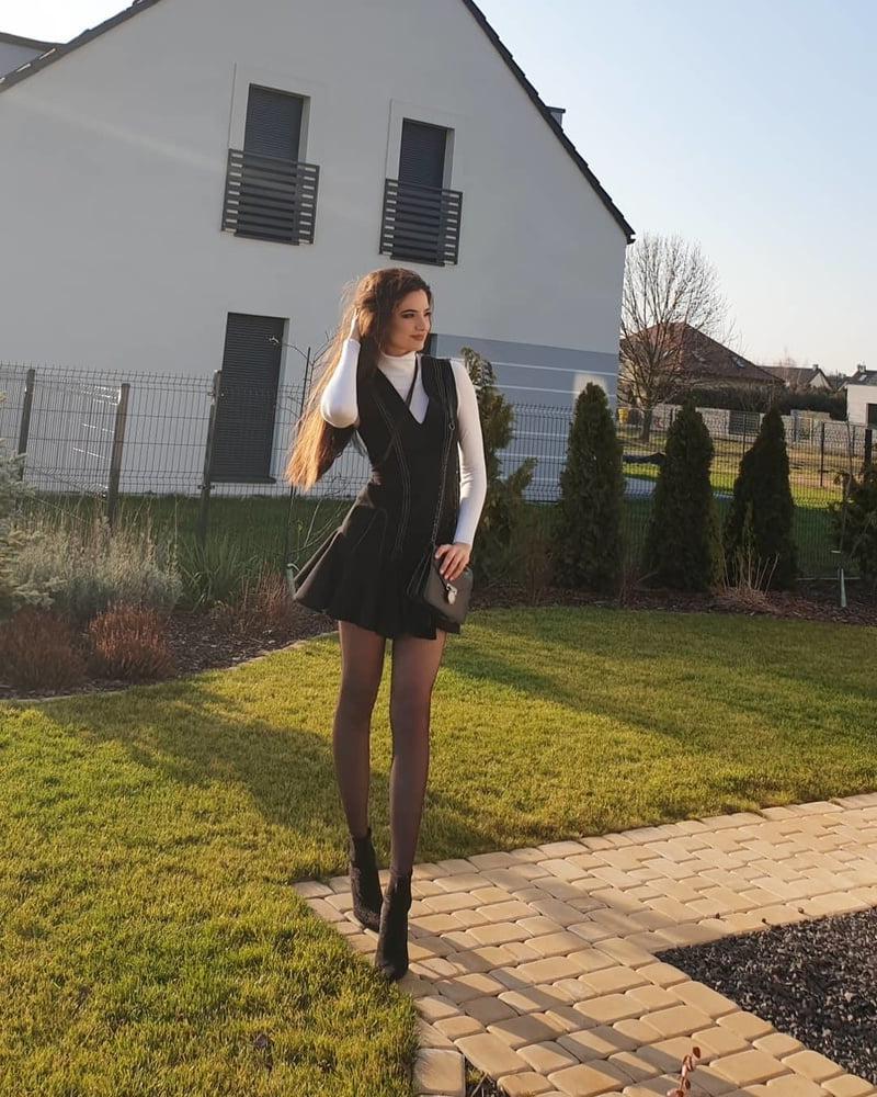 8P Beautiful Polish insta model (Long legs)