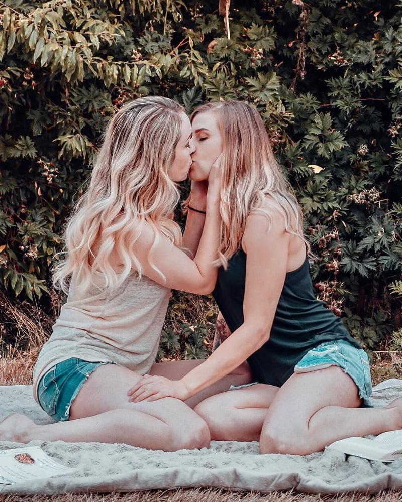 15P GIRL KISSES! 8