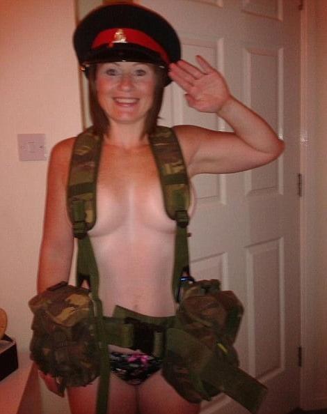 25P Sexy Militär-Babes