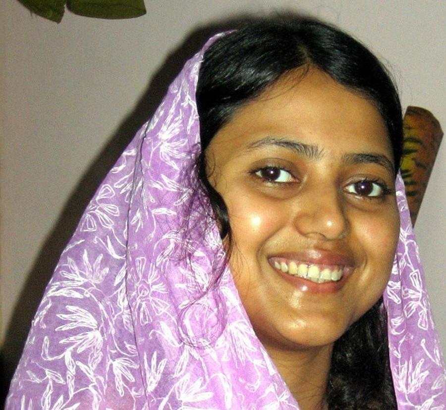 25P Desi wife in saree