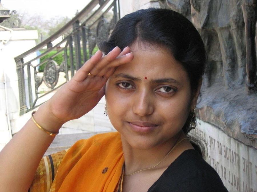 25P Desi wife in saree