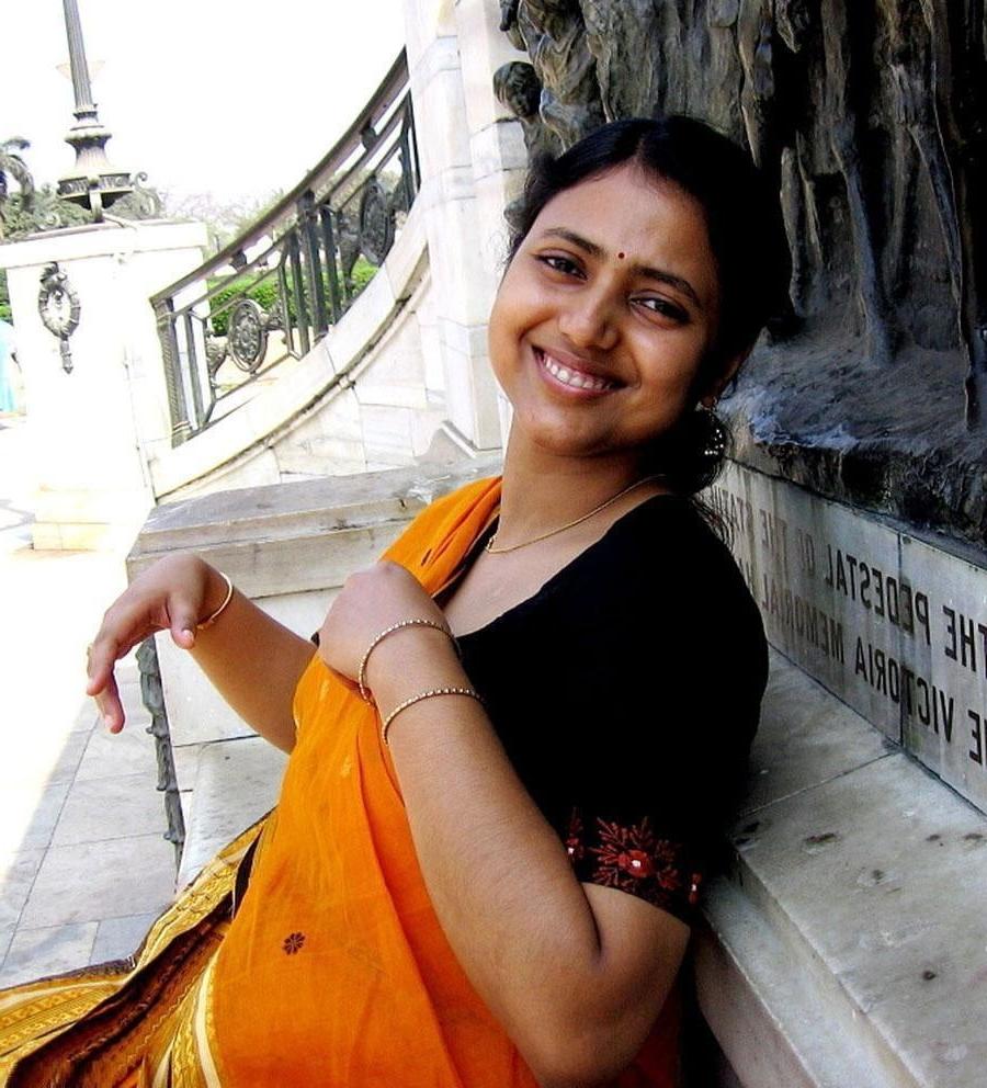 25P Desi wife in saree