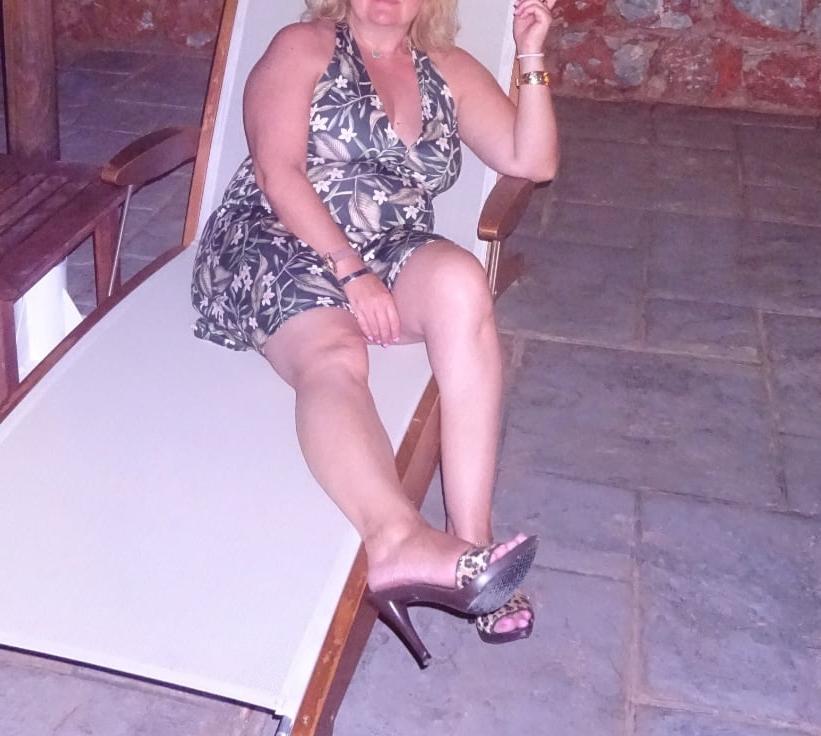 21P greek wife tania