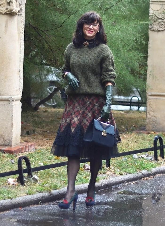 25P Wives Family &amp; GFs in Pantyhose - Outdoors
