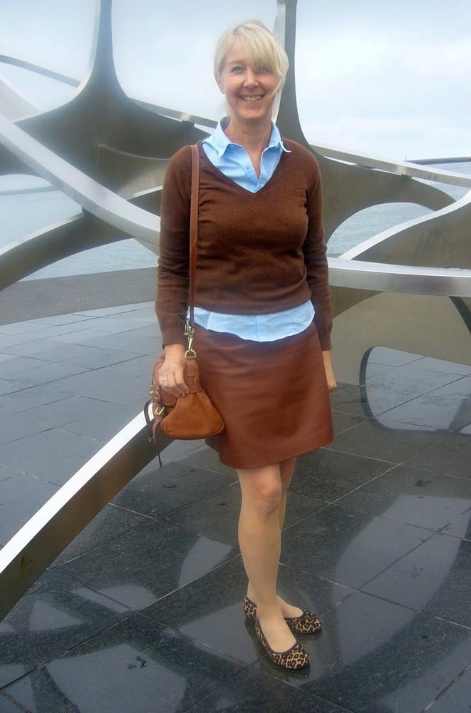 25P Wives Family &amp; GFs in Pantyhose - Outdoors