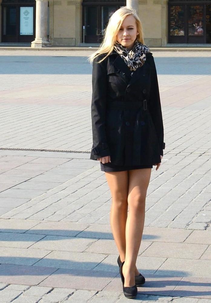 25P Wives Family &amp; GFs in Pantyhose - Outdoors