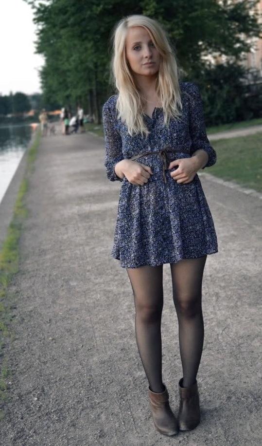 25P Wives Family &amp; GFs in Pantyhose - Outdoors