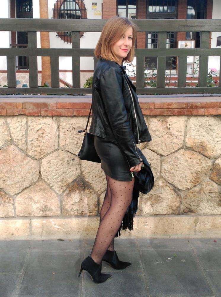25P Wives Family &amp; GFs in Pantyhose - Outdoors