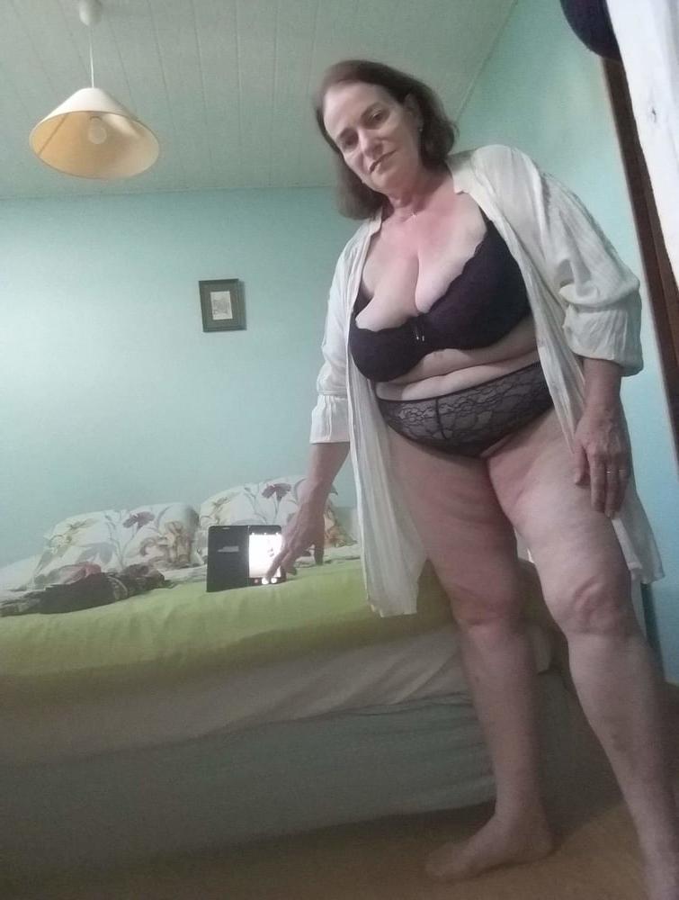 12P My whore to jerk you off friends