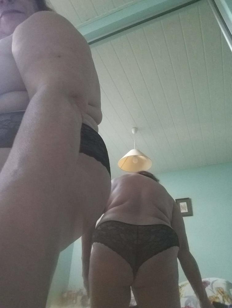 12P My whore to jerk you off friends