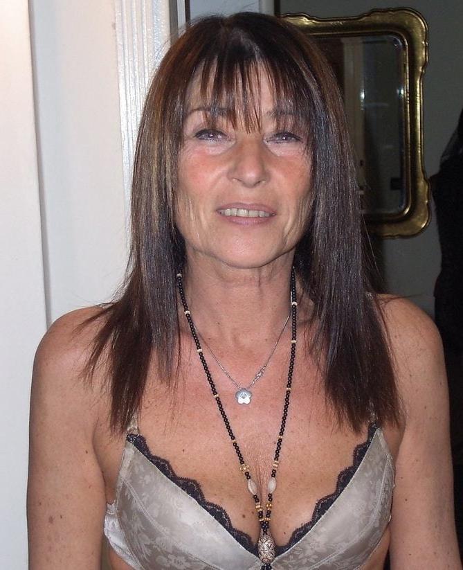 25P Exibitionist Wife