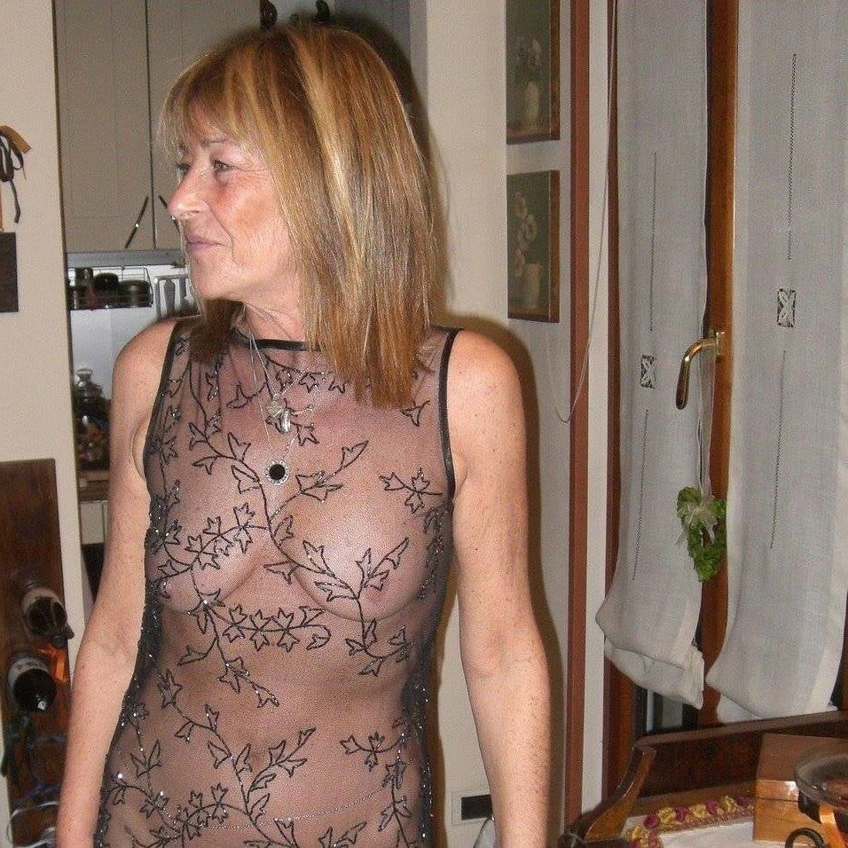 25P Exibitionist Wife