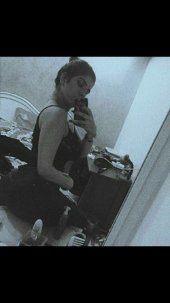 10P My sister is not here, I'll take a mirror selfies